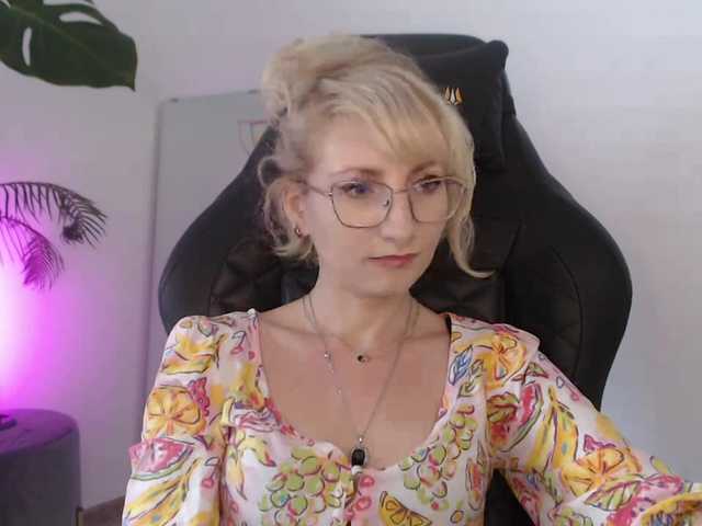 CinderellaMoon live cam on BongaCams