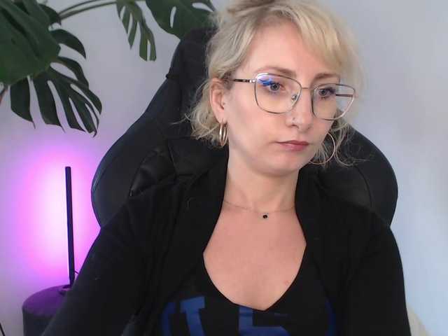 CinderellaMoon live cam on BongaCams