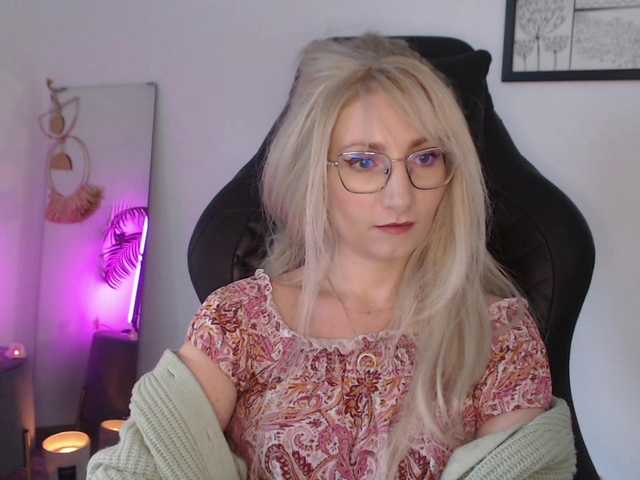 CinderellaMoon live cam on BongaCams