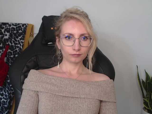 CinderellaMoon Live Cam and Statistics on UnifiedCams