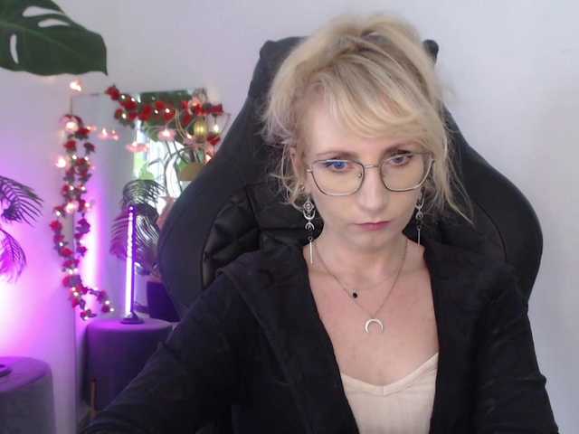 CinderellaMoon live cam on BongaCams