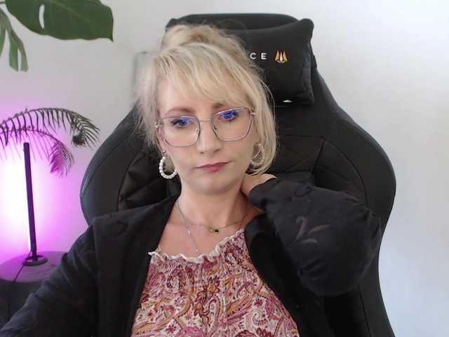 CinderellaMoon live cam on BongaCams