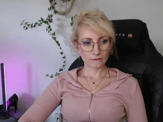 CinderellaMoon live cam preview