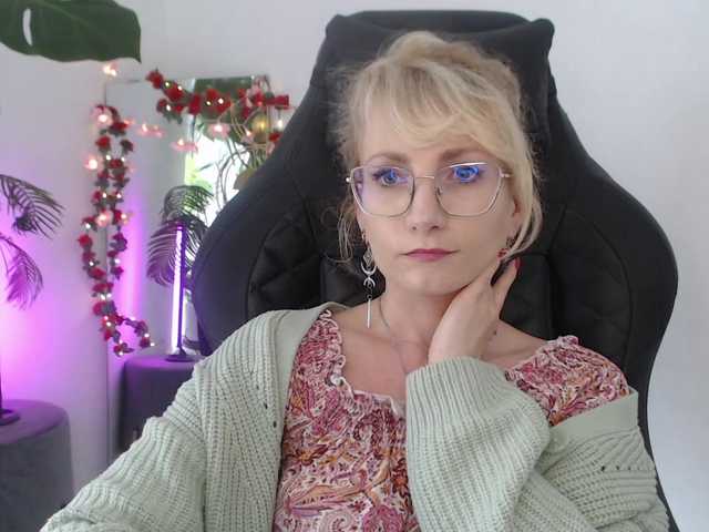 CinderellaMoon live cam on BongaCams