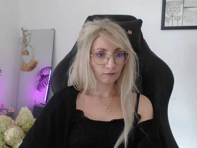 CinderellaMoon live cam on BongaCams