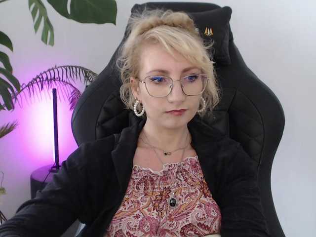 CinderellaMoon live cam on BongaCams