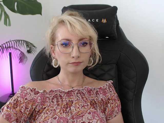 CinderellaMoon live cam on UnifiedCams