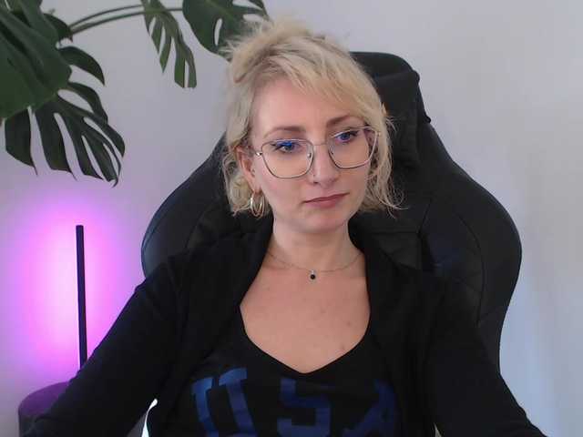 CinderellaMoon live cam on BongaCams