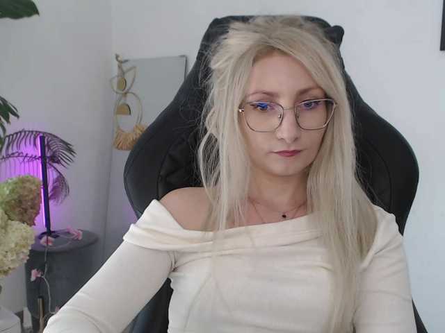 CinderellaMoon live cam on BongaCams
