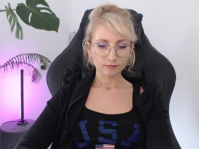 CinderellaMoon live cam on BongaCams