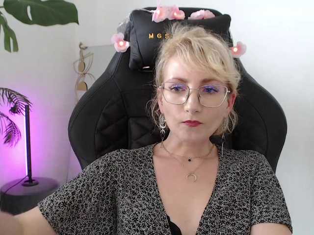 CinderellaMoon live cam on BongaCams