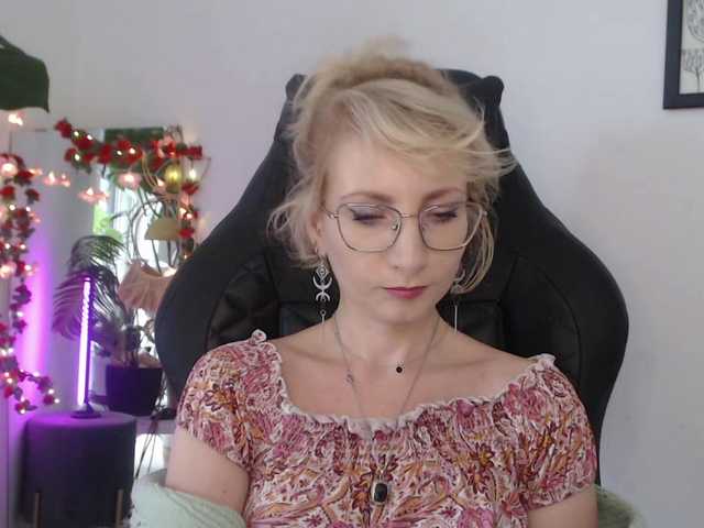 CinderellaMoon live cam on BongaCams