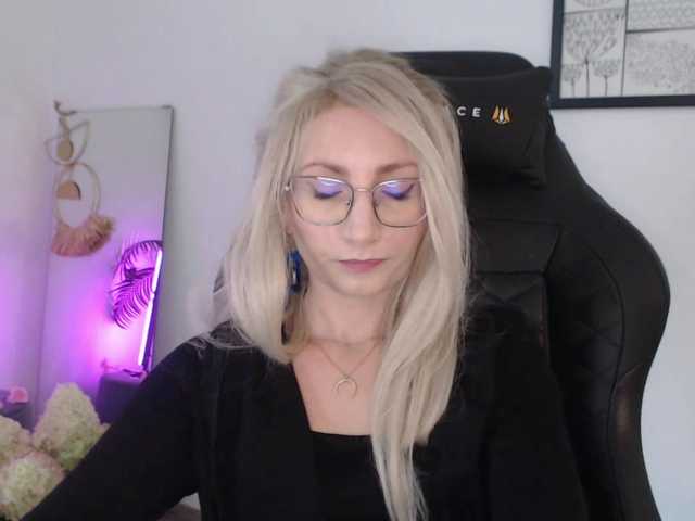 CinderellaMoon live cam on BongaCams