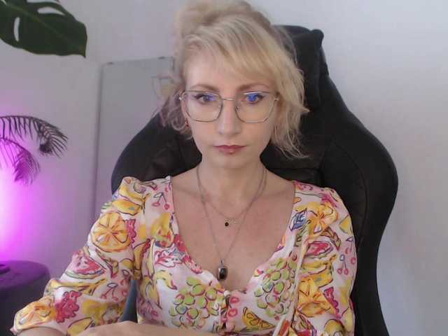 CinderellaMoon live cam on BongaCams