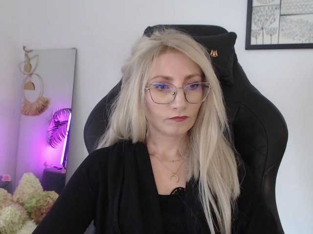 CinderellaMoon live cam on BongaCams