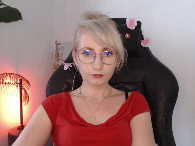 CinderellaMoon live cam on BongaCams