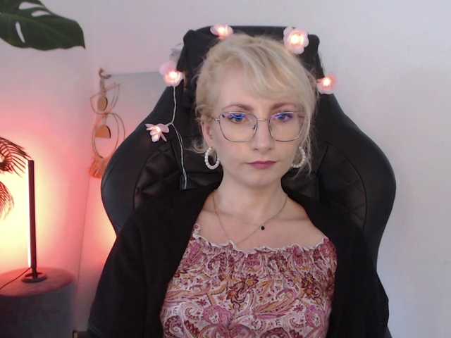 CinderellaMoon live cam on BongaCams