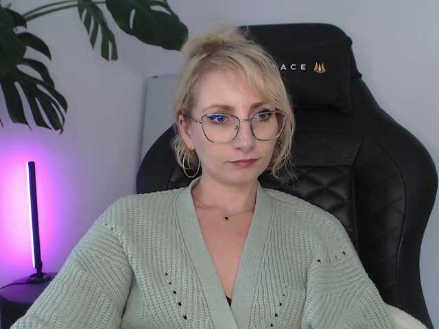 CinderellaMoon live cam on BongaCams