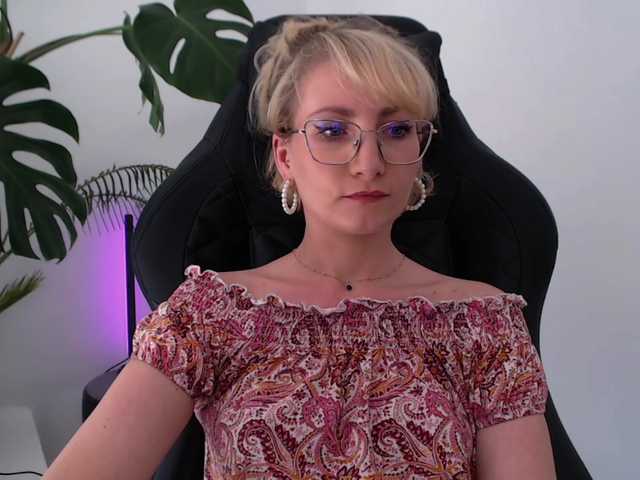 CinderellaMoon live cam on BongaCams