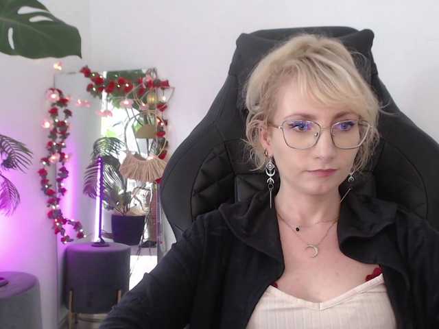 CinderellaMoon live cam on BongaCams