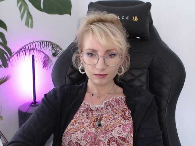 CinderellaMoon live cam on BongaCams