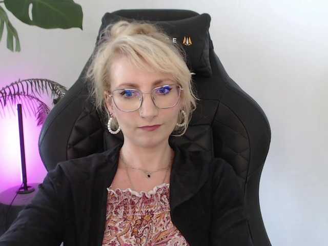 CinderellaMoon live cam on BongaCams