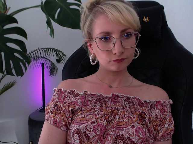 CinderellaMoon live cam on BongaCams