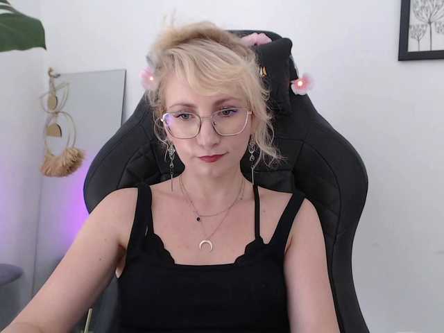 CinderellaMoon live cam on BongaCams