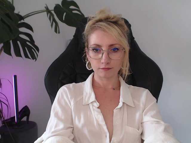 CinderellaMoon live cam on BongaCams