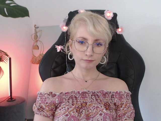 CinderellaMoon live cam on BongaCams