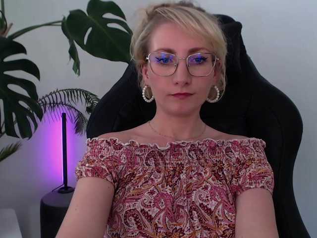 CinderellaMoon live cam on BongaCams