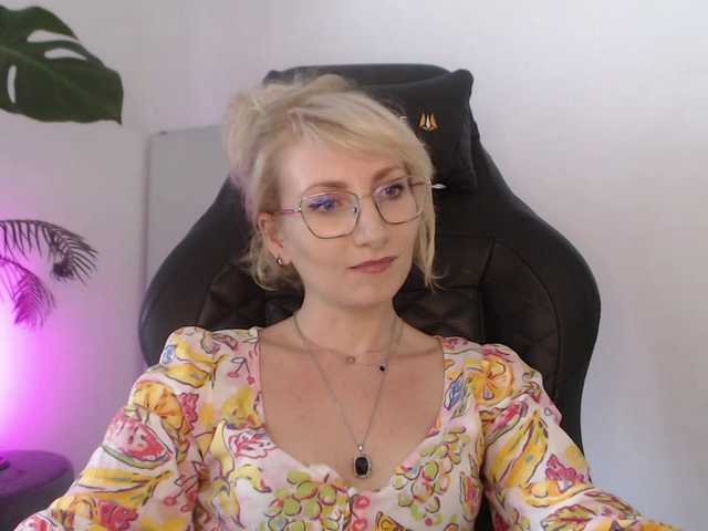 CinderellaMoon live cam on UnifiedCams
