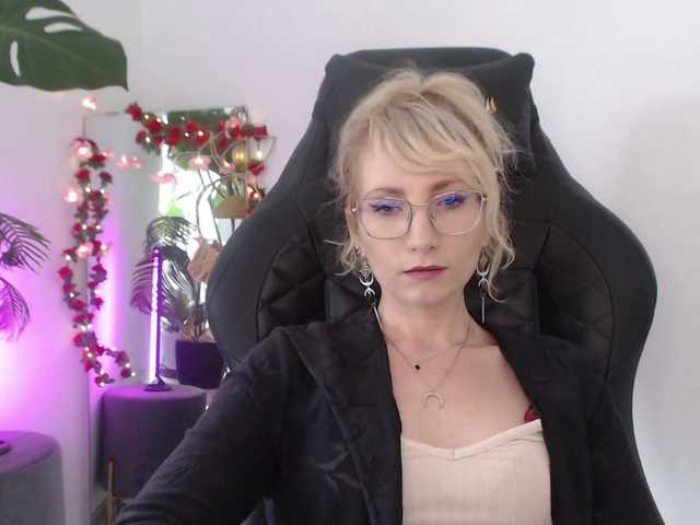 CinderellaMoon live cam on BongaCams