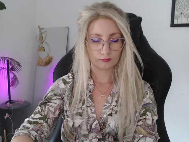 CinderellaMoon live cam on BongaCams