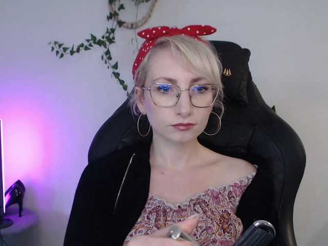 CinderellaMoon live cam on BongaCams