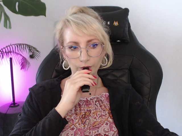 CinderellaMoon live cam on BongaCams