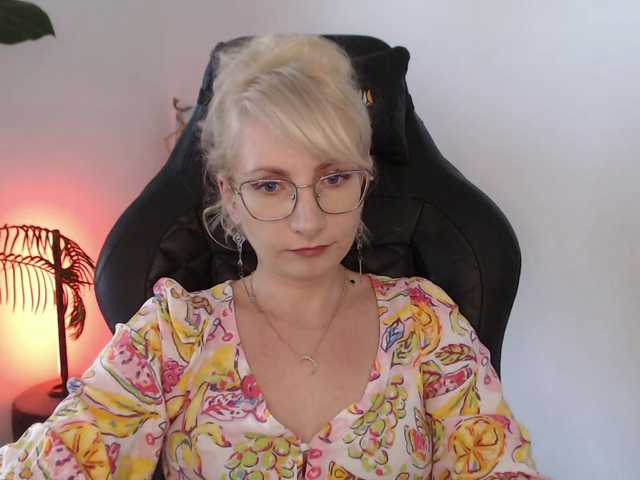 CinderellaMoon live cam on BongaCams