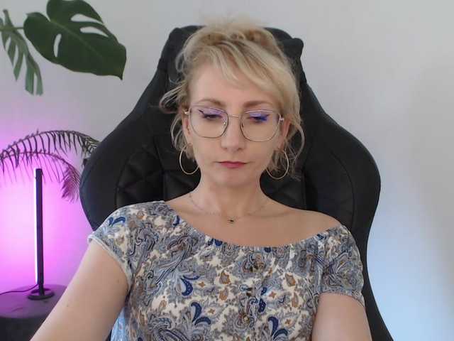 CinderellaMoon live cam on BongaCams