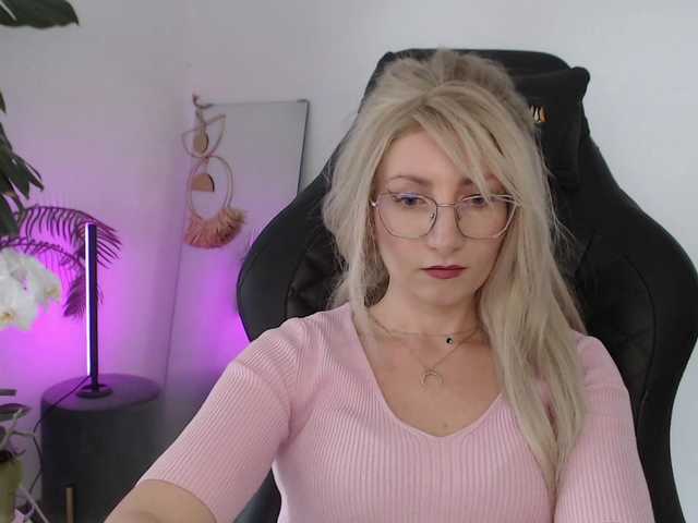 CinderellaMoon live cam on BongaCams