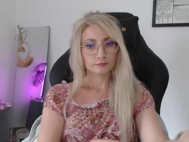 CinderellaMoon live cam on BongaCams