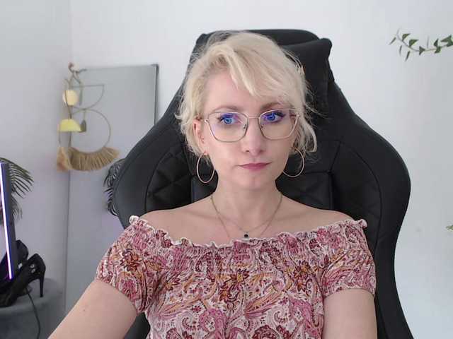 CinderellaMoon live cam on BongaCams