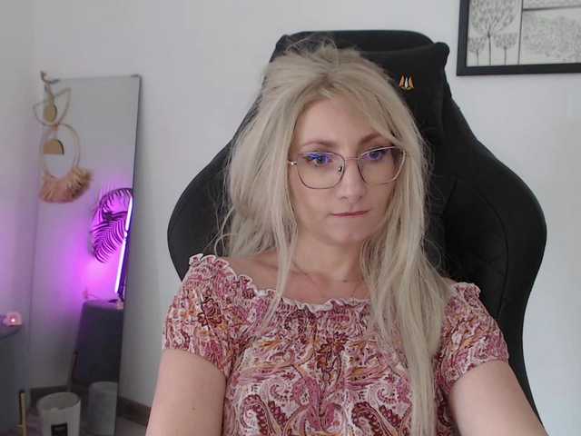 CinderellaMoon live cam on BongaCams