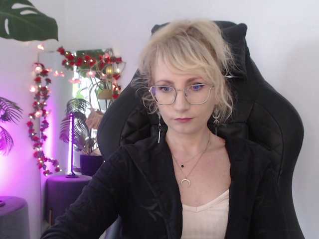 CinderellaMoon live cam on BongaCams