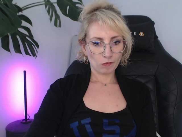 CinderellaMoon live cam on BongaCams