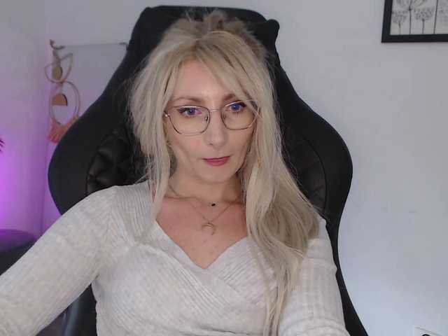 CinderellaMoon live cam on BongaCams