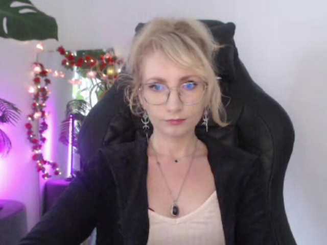 CinderellaMoon live cam on BongaCams
