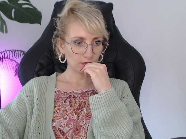 CinderellaMoon live cam on BongaCams
