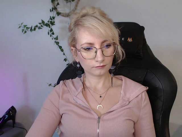 CinderellaMoon live cam preview