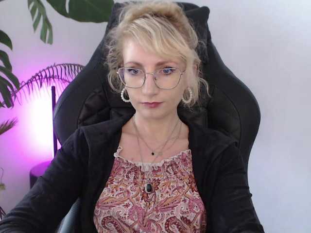 CinderellaMoon live cam on BongaCams