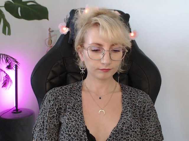 CinderellaMoon live cam on BongaCams